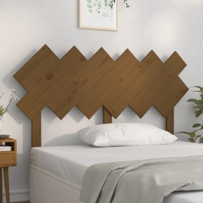 Stiilse disainiga puidust peats täiendab voodiraami ja see sobib igasse magamistuppa. Männipuit: männipuit on ilus looduslik materjal. Männipuidul on sirged kiud ja oksakohad annavad materjalile maalähedase ilme.Maalähedane võlu: voodipeats annab teie ruumile maalähedast võlu